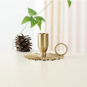 Bougeoir doré à main au style rétro