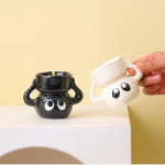 Design cartoon pour bougeoir en céramique, style unique