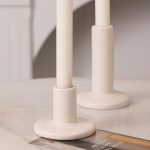 Céramique minimaliste : bougeoirs pour table