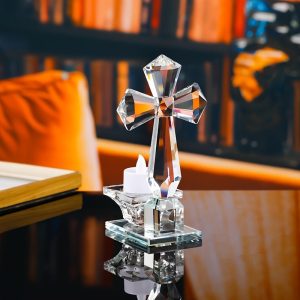 Bougeoir en cristal avec croix chrétienne