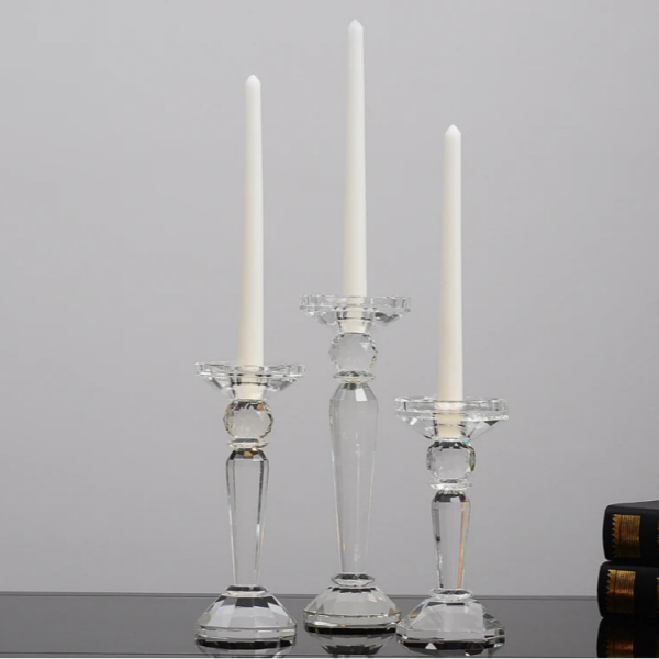 Bougeoir en cristal avec design fuselé