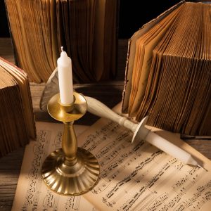 Bougeoir doré pour un éclairage subtil et raffiné