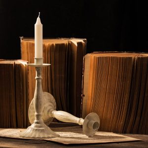 Bougeoir doré au design moderne pour votre intérieur