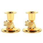 Bougeoirs dorés pour une ambiance chaleureuse