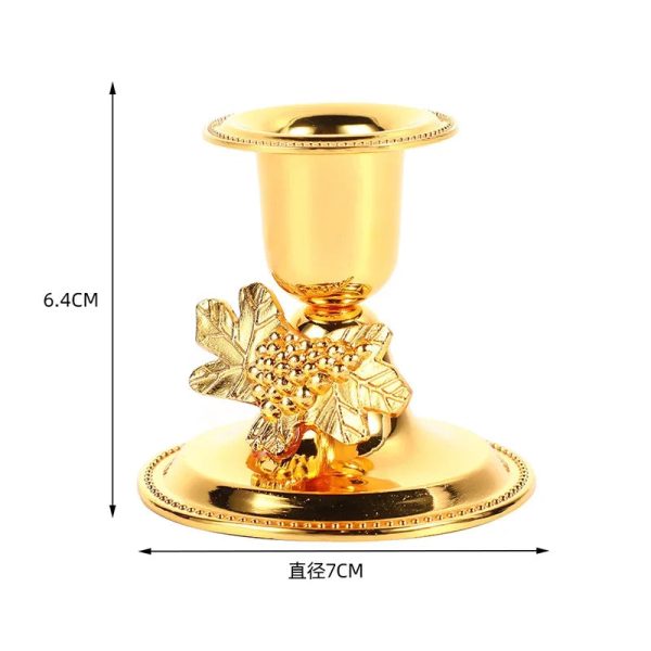 Bougeoirs en duo, finition dorée raffinée