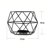 Élégant bougeoir doré, design géométrique distinctif