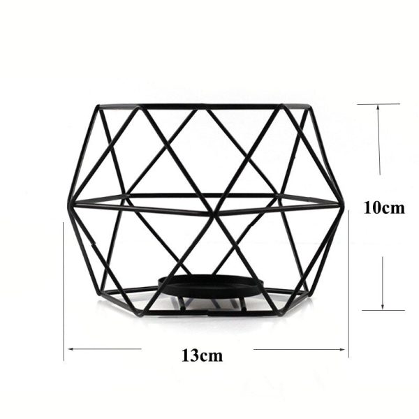 Élégant bougeoir doré, design géométrique distinctif