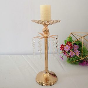 Bougeoir doré avec pampille pour une ambiance raffinée