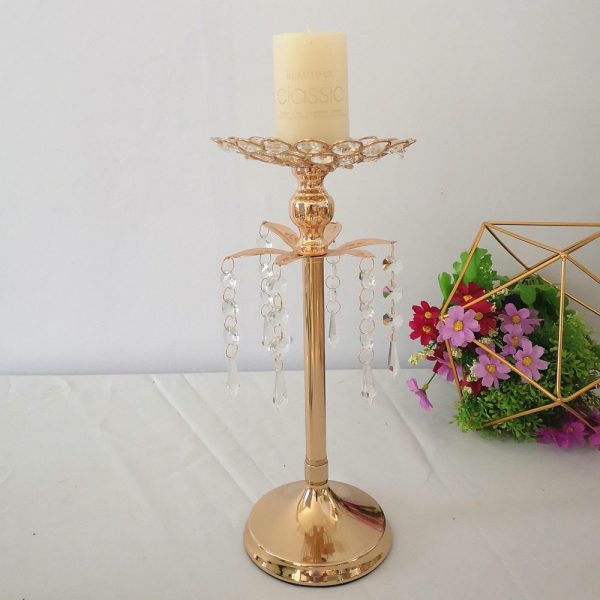 Bougeoir doré avec pampille pour une ambiance raffinée