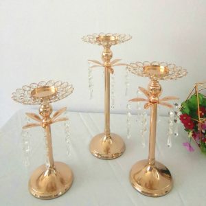 Accessoire déco : bougeoir doré au design chic