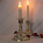 Bougeoirs dorés classiques, set de deux pour ambiance chaleureuse