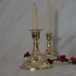 Set de bougeoirs dorés, pied classique pour intérieur raffiné