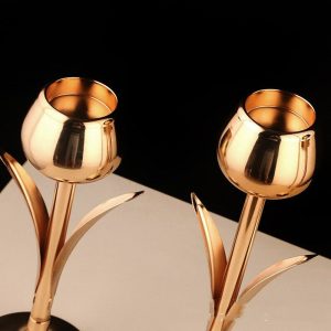 Bougeoir Doré au design tulipe, parfait pour ambiances chaleureuses