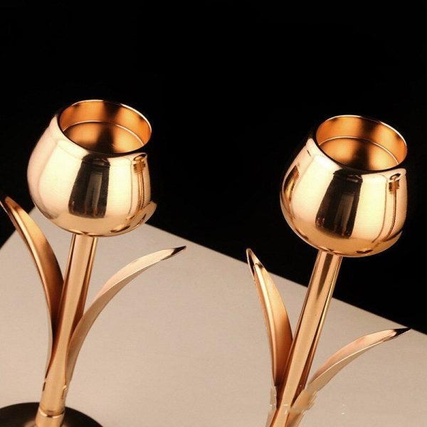 Bougeoir Doré au design tulipe, parfait pour ambiances chaleureuses