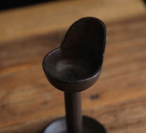 Bougeoir en métal forgé, support stable et chic