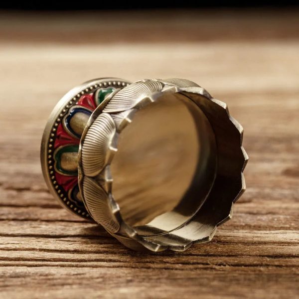 Objet de décoration en fonte dorée, chic et tendance