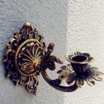 Bougeoir mural en métal doré, style vintage raffiné