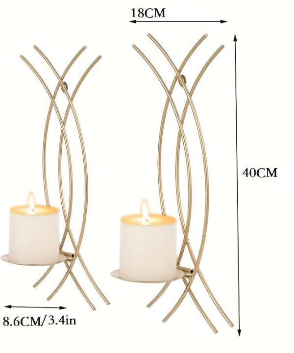 Décoration murale avec bougeoirs dorés