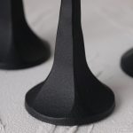 Ensemble de bougeoirs noirs au style épuré