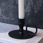 Bougeoir noir avec coupelle plate élégante