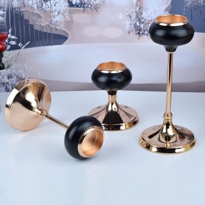 Bougeoir moderne noir avec finition dorée