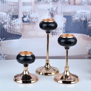 Accessoire de table chic en noir et or