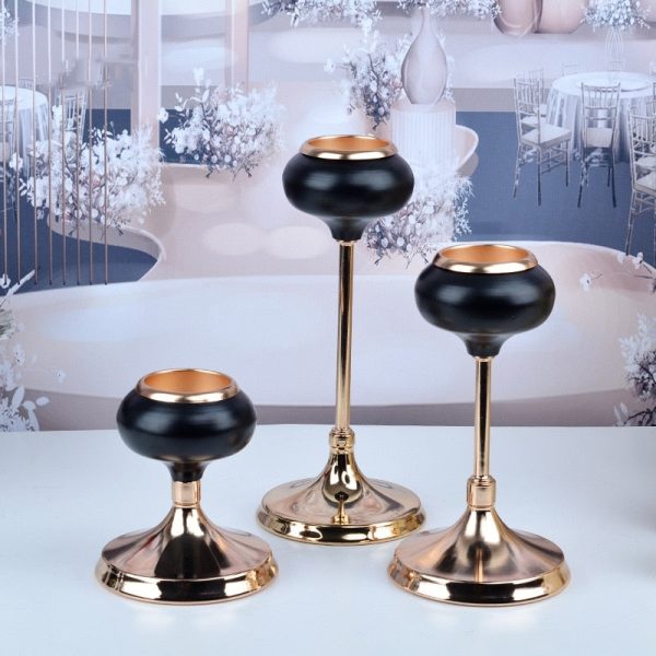 Accessoire de table chic en noir et or