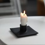 Bougeoir en métal noir, forme carrée