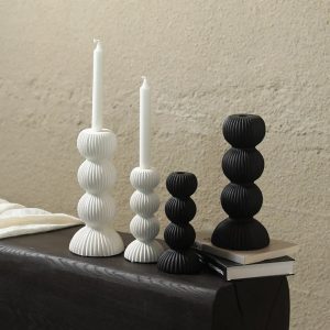 Bougeoir noir au design nordique moderne et minimaliste
