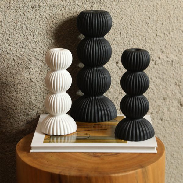 Bougeoir noir simple, idéal pour une ambiance cosy