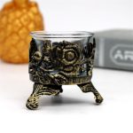 Bougeoir élégant en noir avec roses décoratives