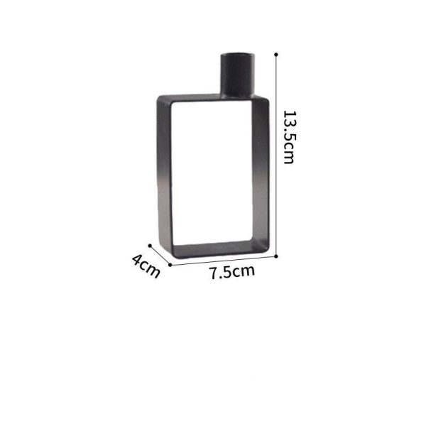 Bougeoirs en métal noir pour ambiance industrielle