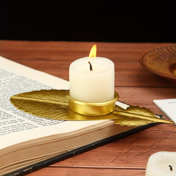 Bougeoir en fer forgé avec design plume dorée