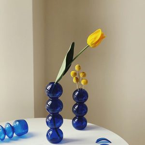 Bougeoir en verre bleu, accessoire tendance pour la maison