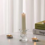 Élégant bougeoir en verre, ambiance rétro chic