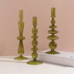 Bougeoir moderne en verre teinté vert olive