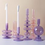 Bougeoir en verre violet pour une ambiance chaleureuse