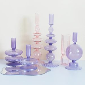 Décoration de table : bougeoir en verre violet