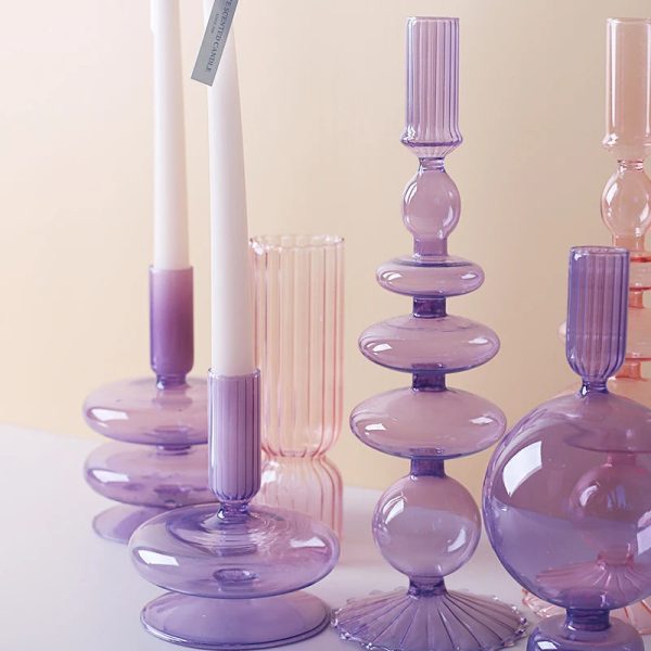 Accessoire décoratif : bougeoir en verre violet