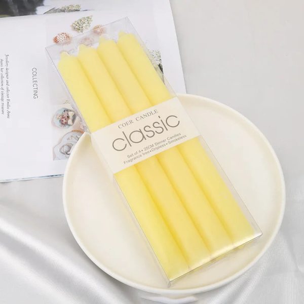 Bougies piliers colorées, style pastel moderne