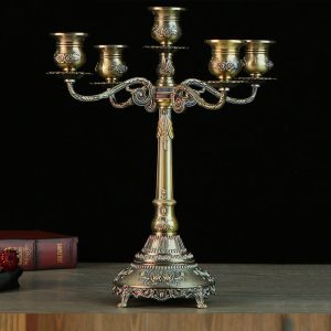 Candélabre ancien avec roses et pied griffé