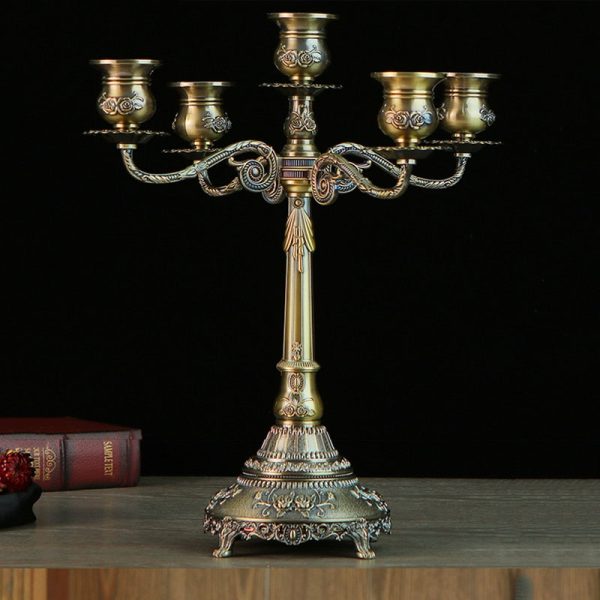 Candélabre ancien avec roses et pied griffé