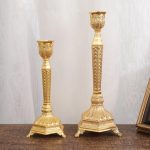 Chandelier en métal doré style baroque