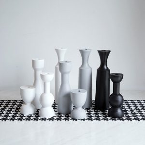 Chandelier en bois blanc, style moderne et épuré