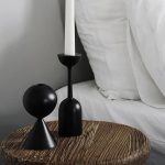 Chandelier en bois noir pour ambiance chaleureuse