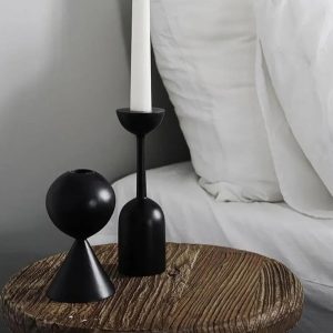 Chandelier en bois noir pour ambiance chaleureuse