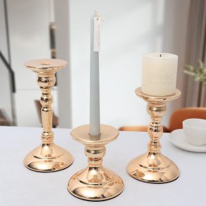 Bougeoir doré en métal, style chic et raffiné
