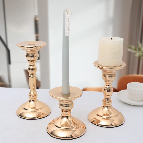 Bougeoir doré en métal, style chic et raffiné