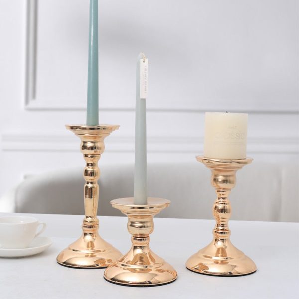 Accessoire décoratif doré, parfait pour les bougies