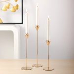 Chandelier doré en métal, design élégant